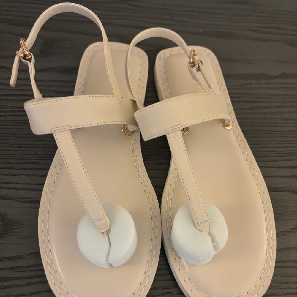 Aerosoles Women's Cherry Flat Sandal, White Leather, 6.5 - 1138